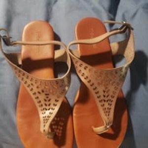 Maurices size 8/8.5 sandals